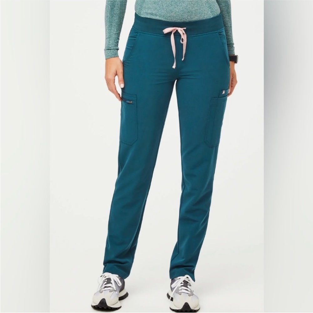 FIGS Pacific Blue Yola™  Skinny Scrub Pants and Catarina Top